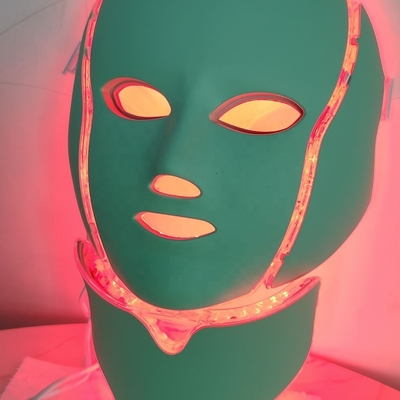 Masque en plastique 7 couleurs LED Light Therapy pour le resserrement de la peau et la réduction des rides