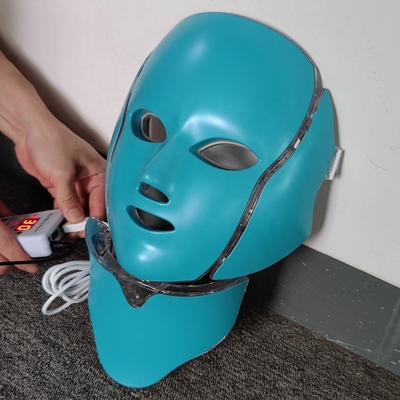 Masque en plastique 7 couleurs LED Light Therapy pour le resserrement de la peau et la réduction des rides