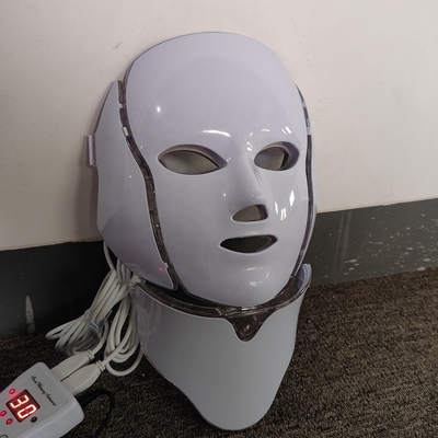 Masque en plastique 7 couleurs LED Light Therapy pour le resserrement de la peau et la réduction des rides