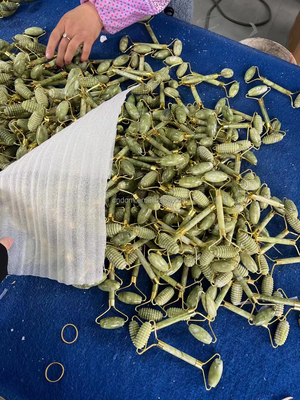 Masseur à rouleaux de jade à double face pour la beauté naturelle et le lifting du visage