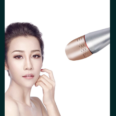 Appareil facial à jet d'oxygène portable Peeling et dermabrasion au jet d'eau pour une peau jeune