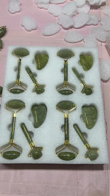 2023 Nouveaux modèles Yin Yang Gua Sha Set 100% rouleau de jade naturel pour les soins de la peau du visage