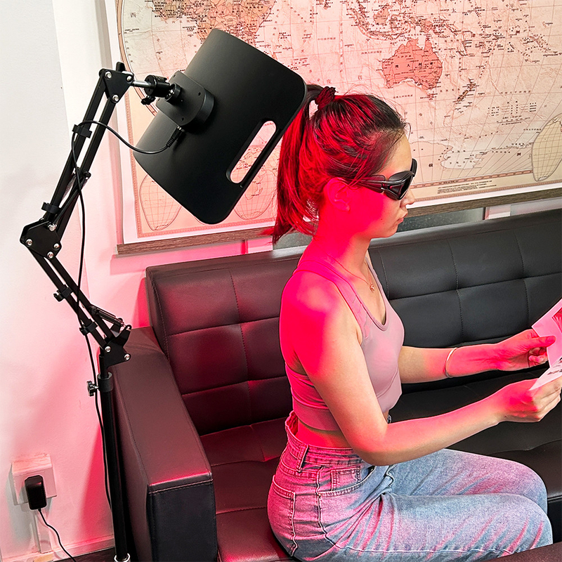 Lampe de thérapie de lumière rouge debout avec 660 nm de matériau ABS rouge et 850 nm de matériau ABS proche infrarouge