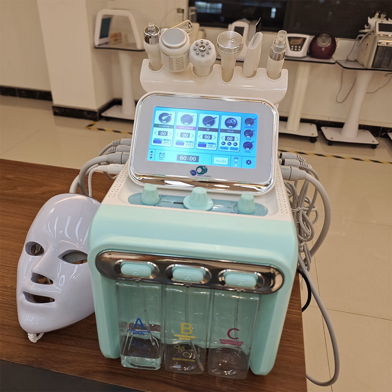 Appareil facial à jet d'oxygène portable Peeling et dermabrasion au jet d'eau pour une peau jeune